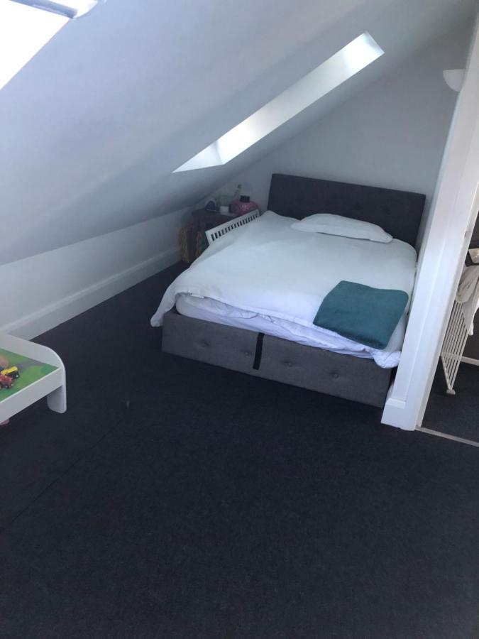 2 X Double Rooms In Cheam Luaran gambar
