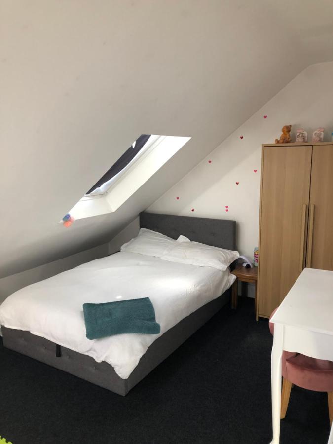 2 X Double Rooms In Cheam Luaran gambar