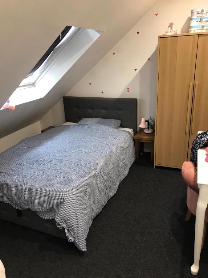 2 X Double Rooms In Cheam Luaran gambar